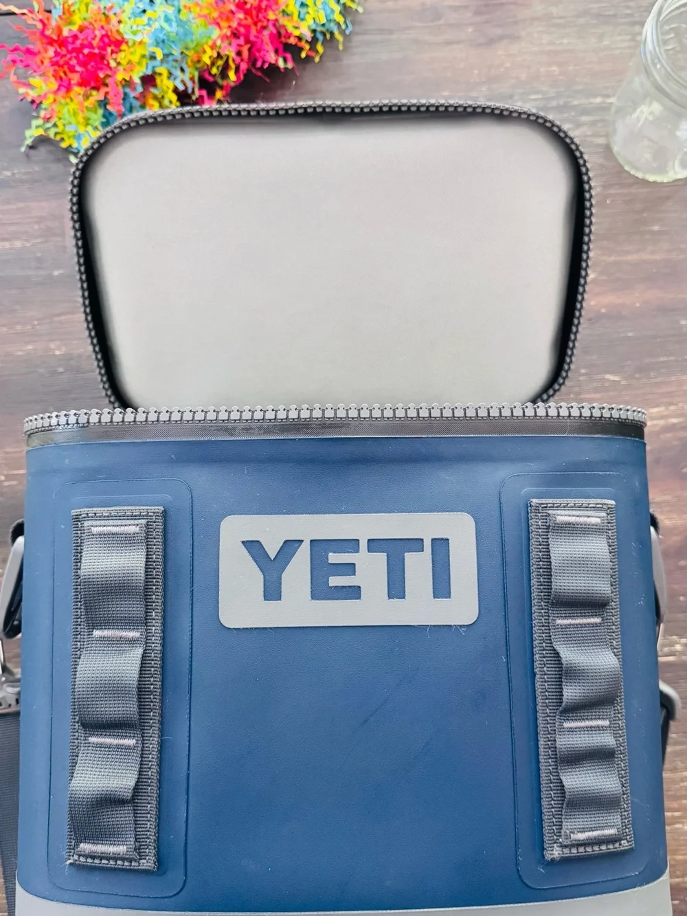 YETI Hopper Flip 8 Cooler - Navy Blue